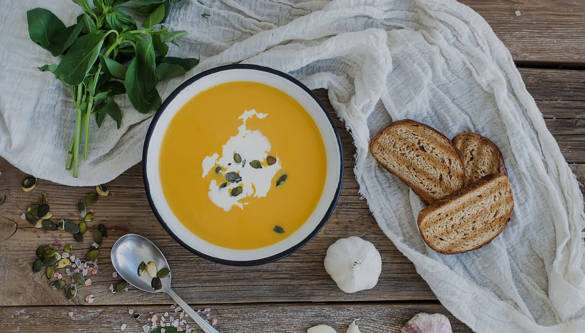 LECKERE KÜRBISCREMESUPPE